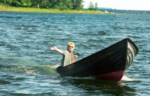2010: Lena Mellin åker båt utanför Blidö. 